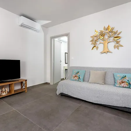 Tatil Evi Cave